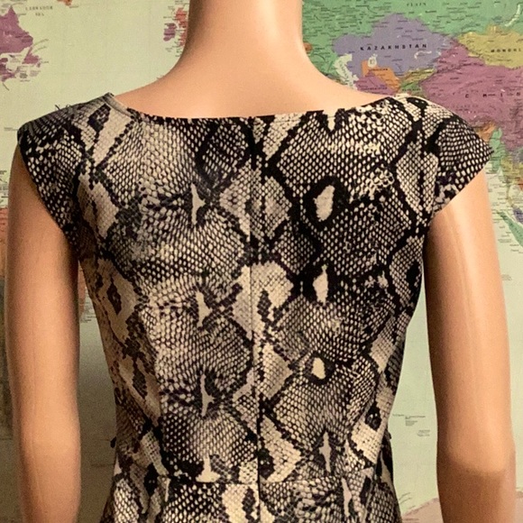 LONDON TIMES DRESS - Picture 6 of 9